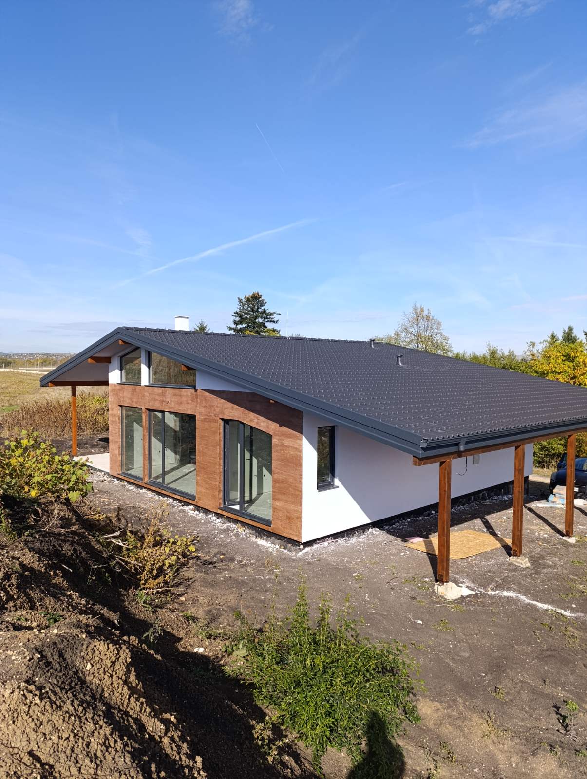 Модерна сглобяема къща с големи прозорци